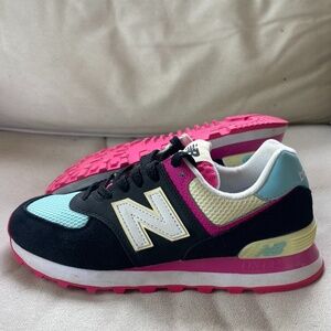 Women's New Balance Classic 574 Running Shoe, Size 7.5 U.S, Excellent Used